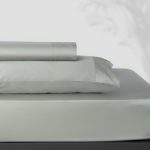 Lençol de Baixo Ajustável | Verde Oliva | Cetim Algodão 300 fios | Bovi - Image 2