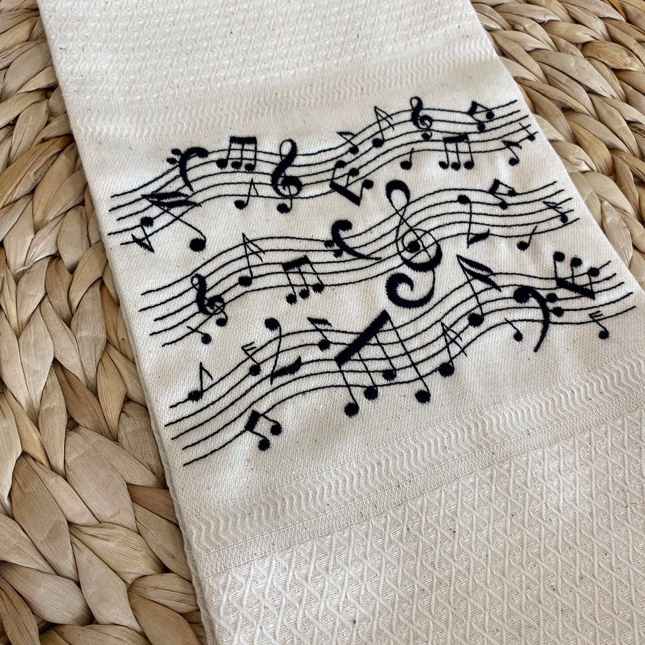 pano-cozinha-bordado-MUSICA-bege-preto-suspiro-d-algodao-1 Pano PAUTA DE MÚSICA | Bege | Tela / loiça | Suspiro d´Algodão - Image 1