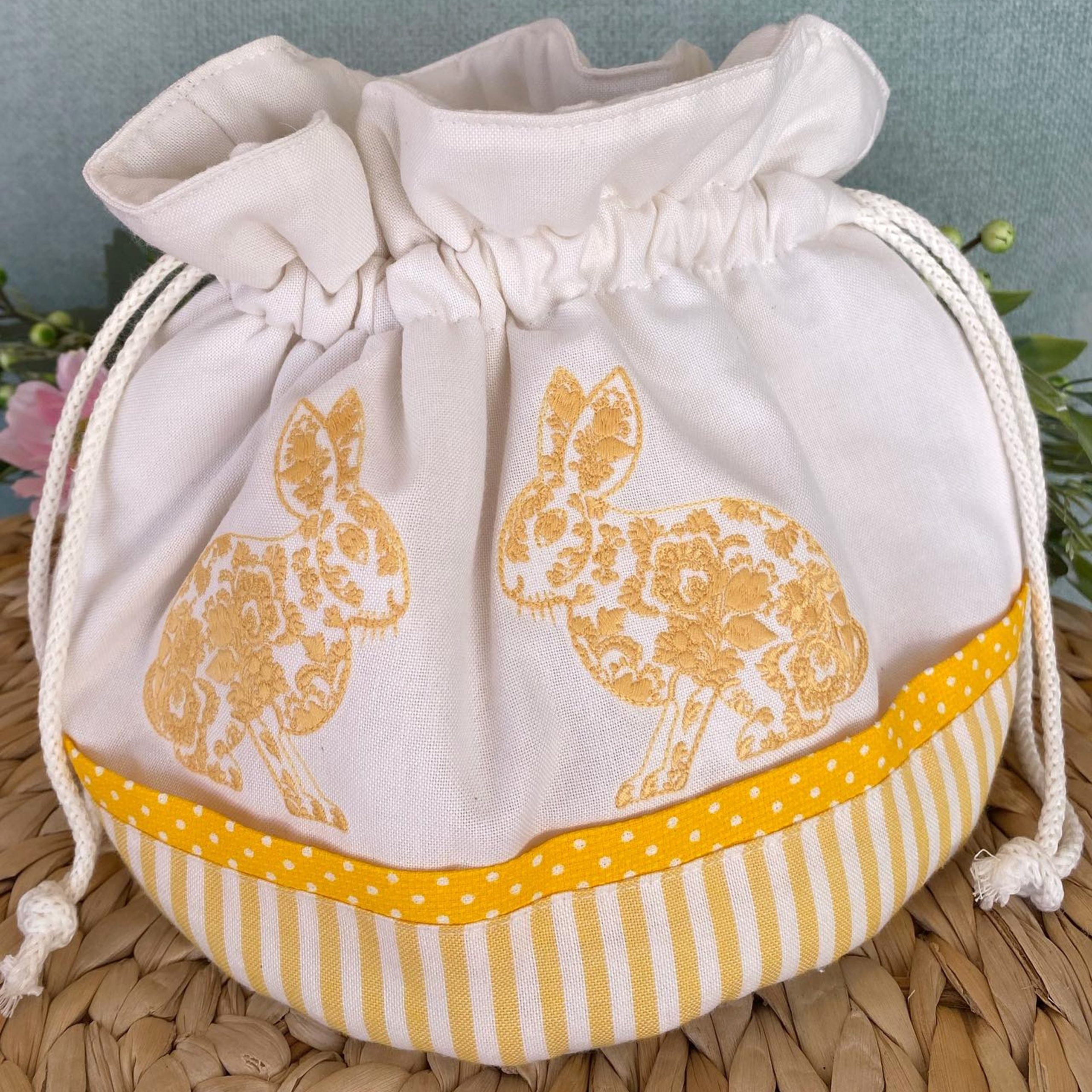 cesto-redondo-2-coelhos-amarelo-decorlar-2 Cesto Pão 2 COELHOS | Amarelo | Decorlar - Image 1