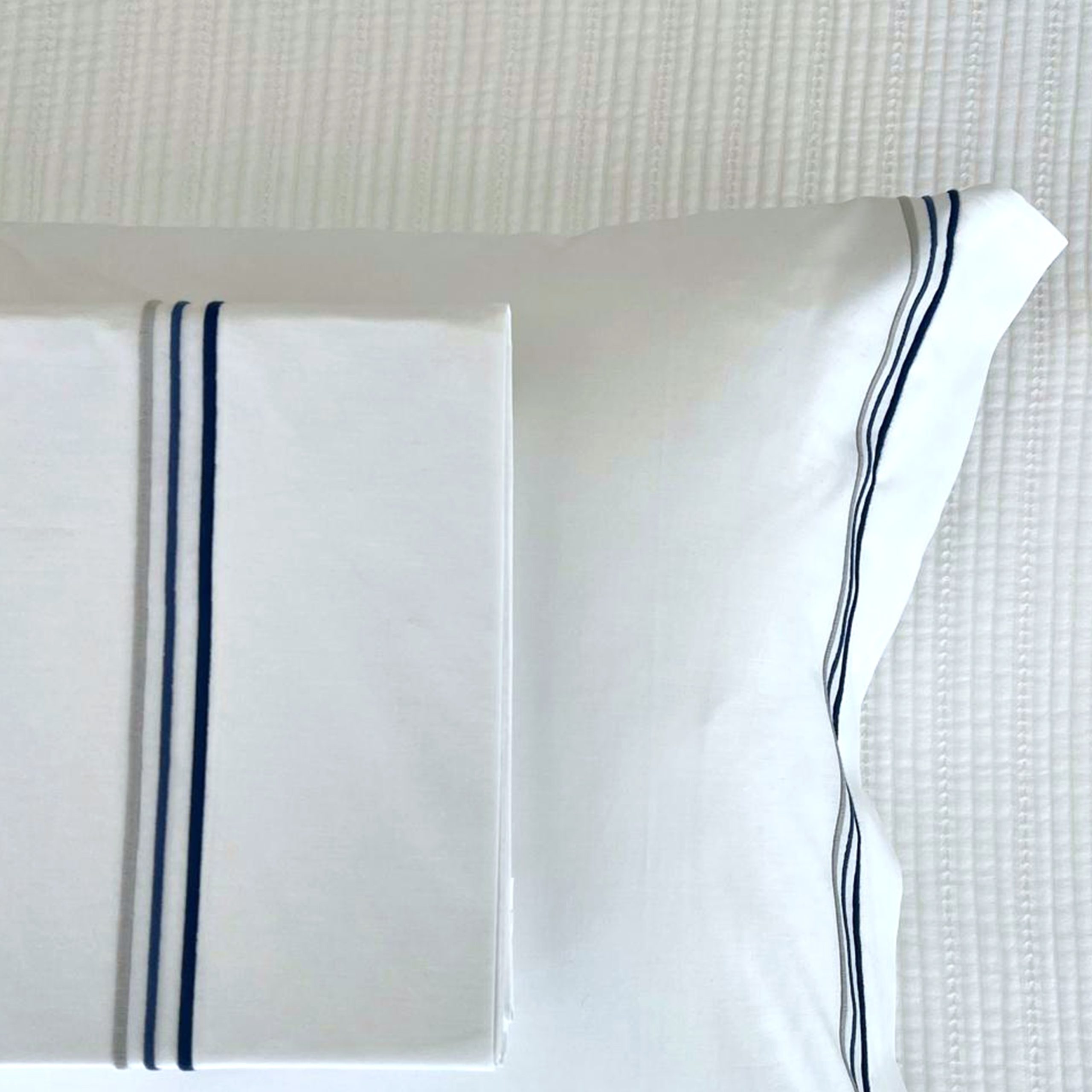 jogo-cama-lencois-cooding-azul-SANTORINI-algodao-percal-200fios-PIUBELLE-1 Jogo de Lençóis COORDING SANTORINI | Azul | Percal 200 fios | Piubelle - Image 1